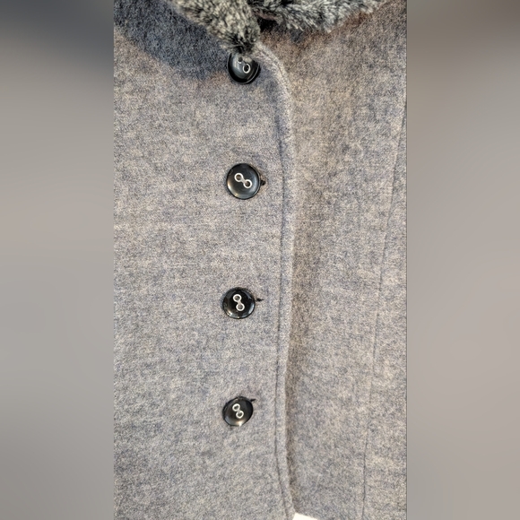 Alfred Dunner Women's Gray Vest 100% Wool Faux Fur Collar Size Petite - Picture 8 of 16